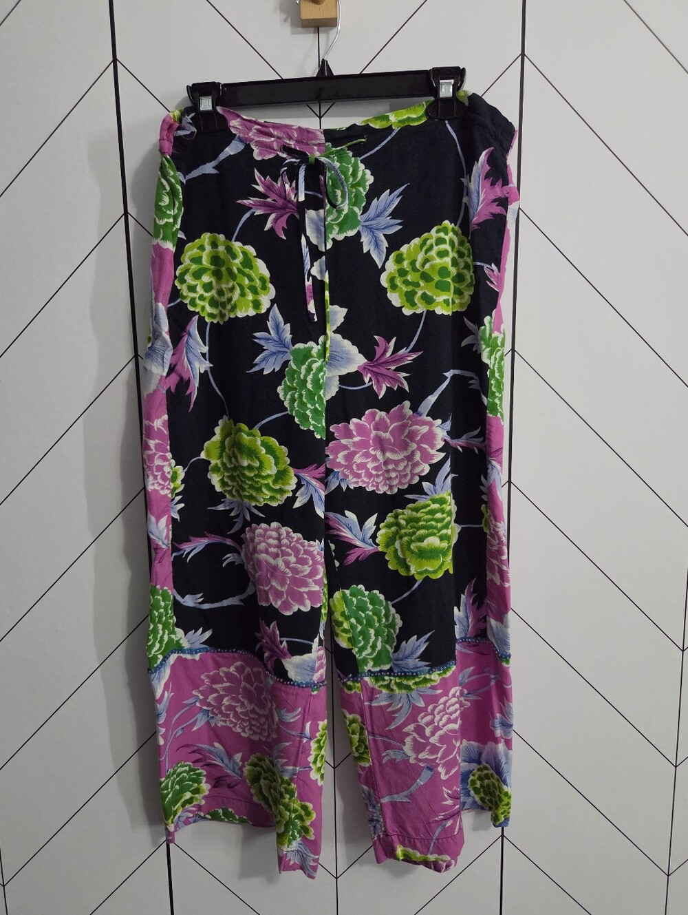 Soft Surroundings Floral Wide Leg Capri Pants with Sequin Accent, Size M / L